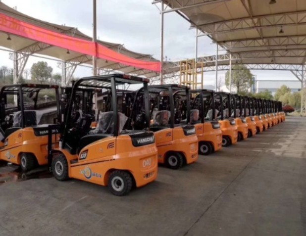 不想買(mǎi)叉車(chē)想租？杭叉租賃滿足您的的需求！