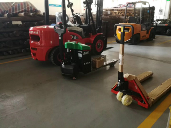 怎么操作叉車才安全？這些危險要規(guī)避！